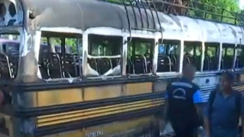 Incendio de bus deja cuantiosas pérdidas materiales