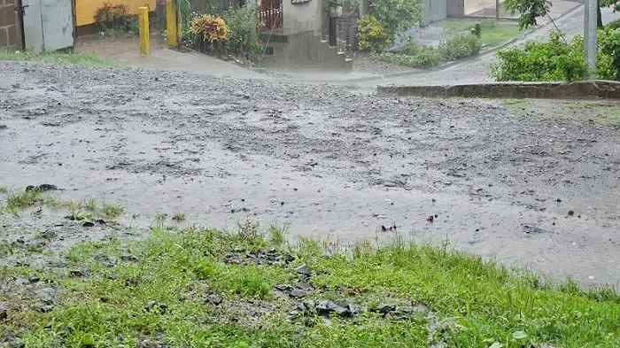 Pronostican lluvias en el país por entrada de tres ondas tropicales
