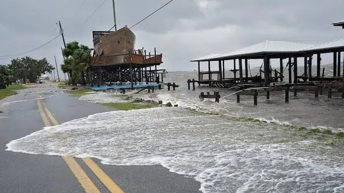 Al menos cinco muertos por el paso de la tormenta tropical Debby
