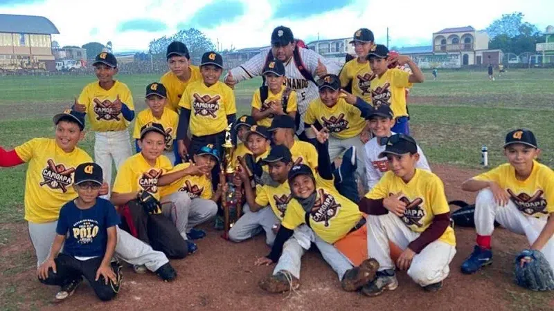 Nueva academia de béisbol infantil en Camoapa